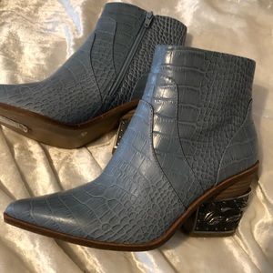 Gianna Bini Blue booties